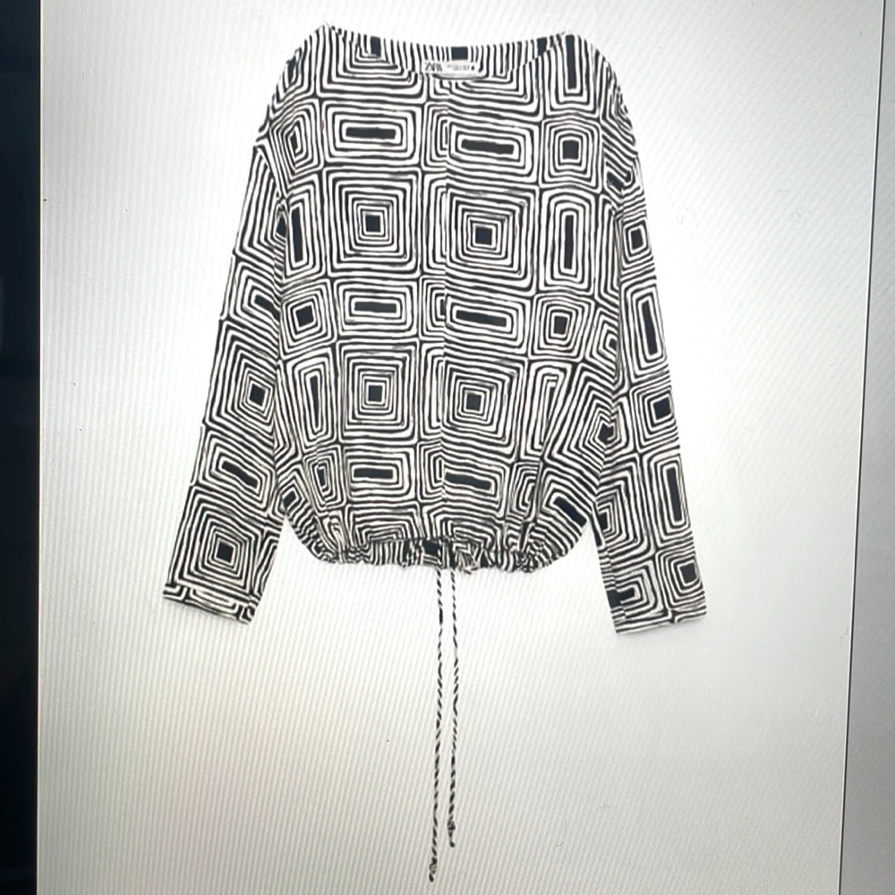 NWT - Zara - Drawstring Bottom Geometric Printed Blouse - Black and Ecru - Small